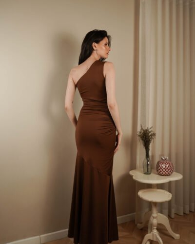 Stretched couture curved dress