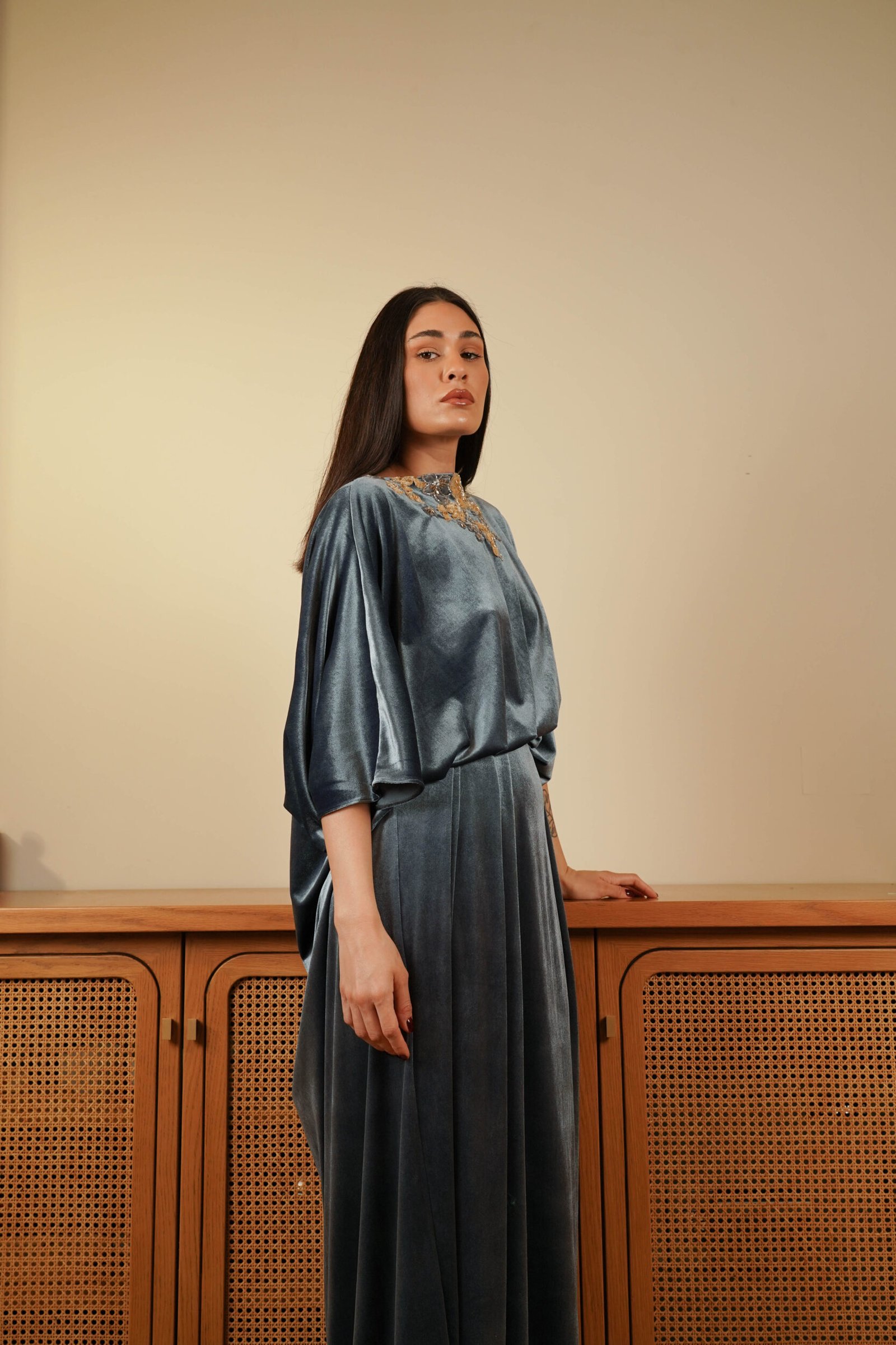 SAMA Sky Gray Velvet Cape Gown Gold Rose Embroidery - Image 3